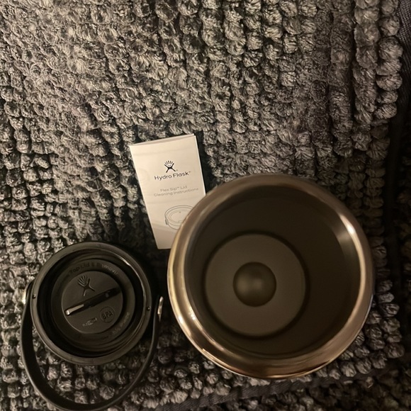 Hydro Flask Coffee Wide Mouth White w/ Black Lid Double Wall Vacuum Insulation - Picture 5 of 9